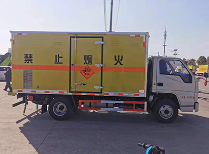 泉州爆破器材运输车技术升级与安全合规新趋势